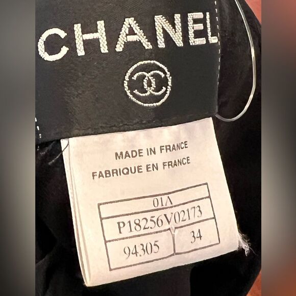 CHANEL Fall 2001 Black and White Pleated Silk Cocktail Dress - Picture 2 of 11